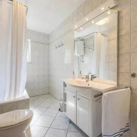 Apartament With A Parking Space Mastrinka, Ciovo - 2050 *